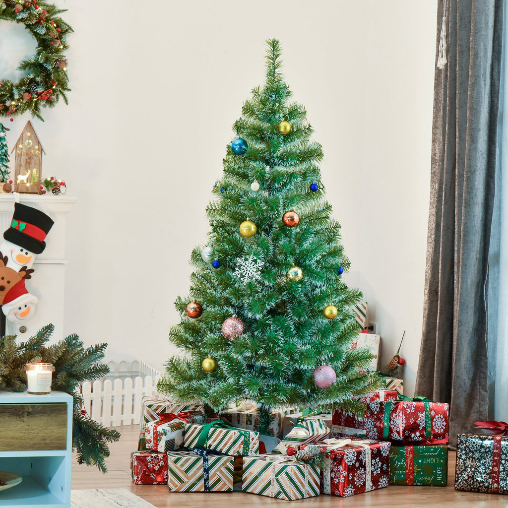 Árbol de Navidad nevado decorado con bolas y regalos