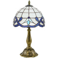 Lámpara de mesa Tiffany de vidrio azul y blanco sobre fondo blanco