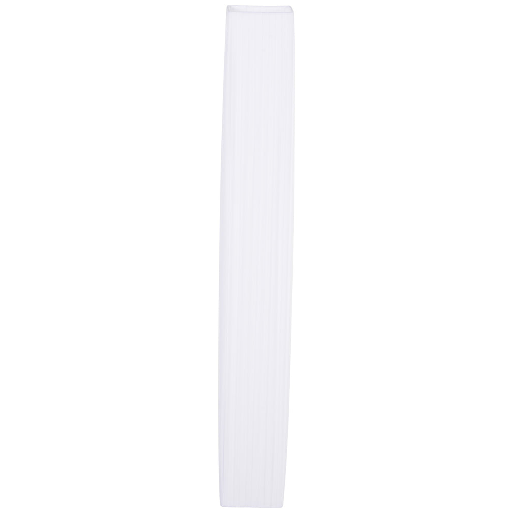 Pantalla de tela blanca de la lámpara de pie de columna sobre fondo blanco