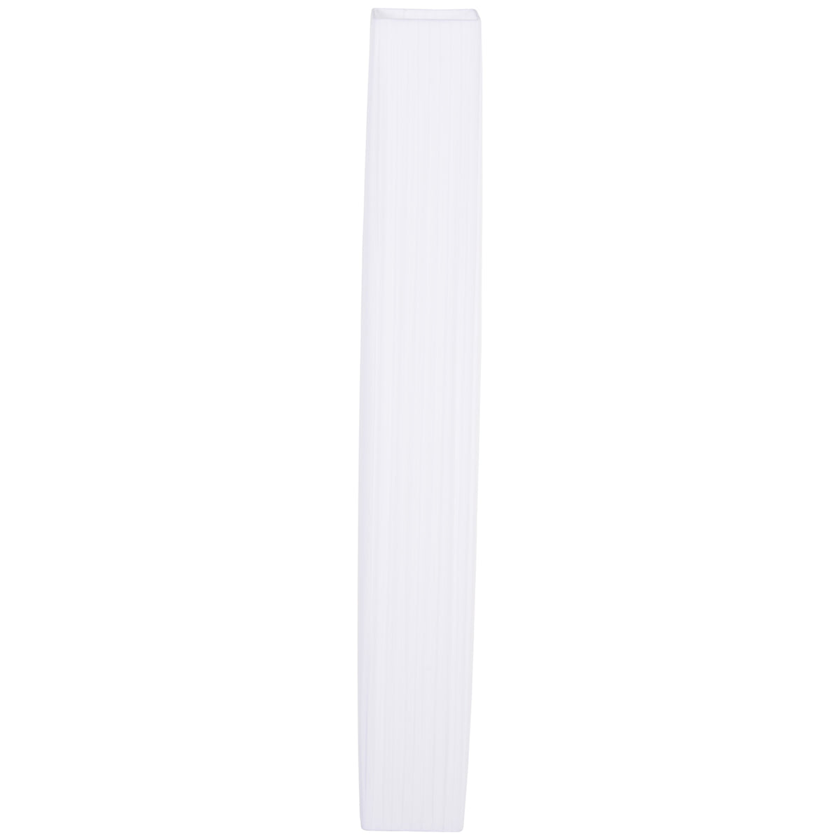 Pantalla de tela blanca de la lámpara de pie de columna sobre fondo blanco