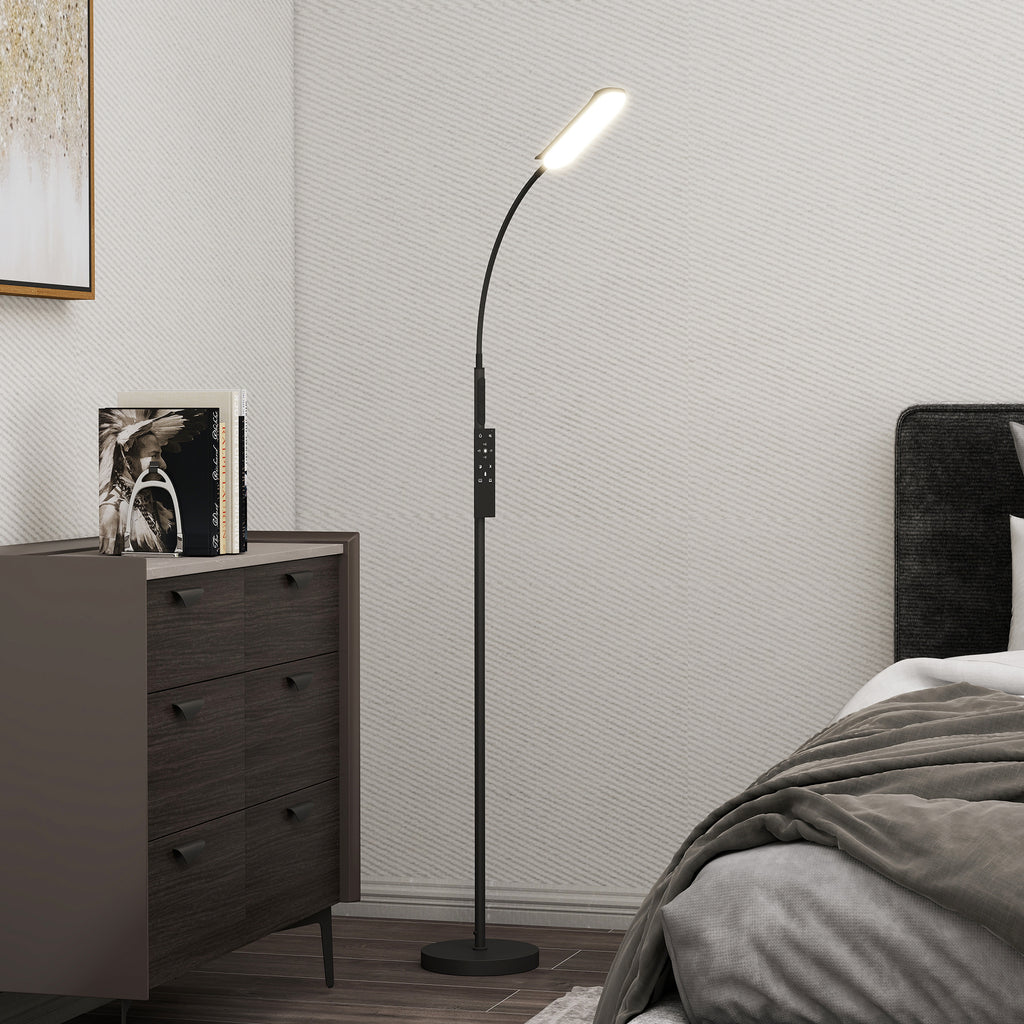Lámpara de pie LED con cuello de cisne en un salón