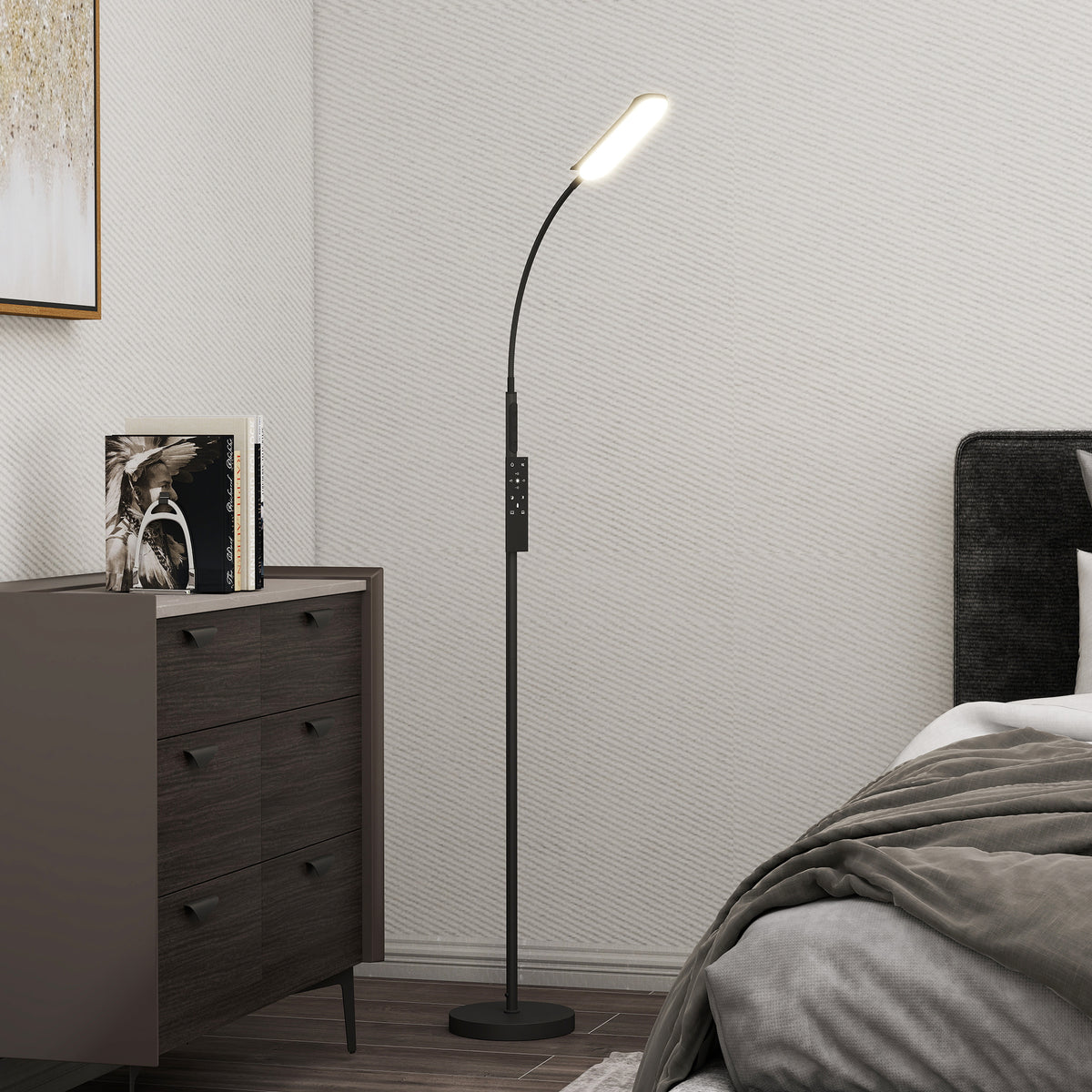 Lámpara de pie LED con cuello de cisne en un salón