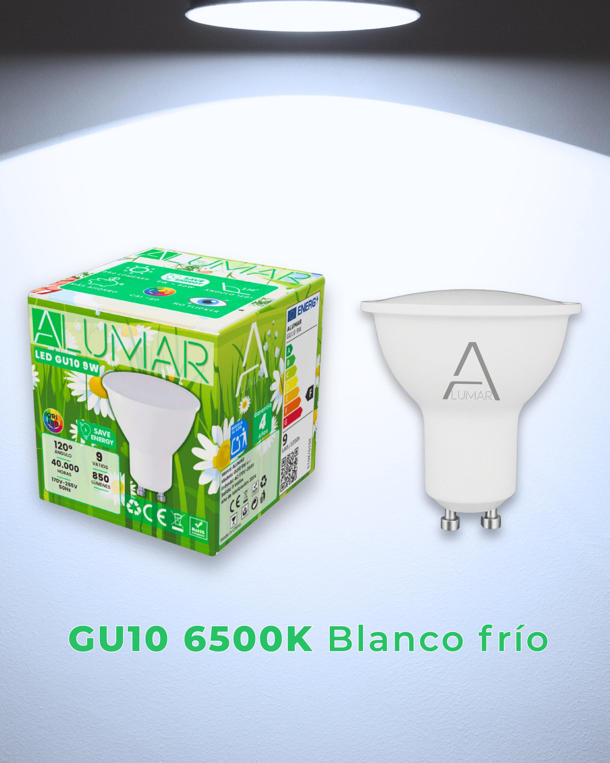 Bombilla LED GU10 9W 6500K Blanco frío ALUMAR con su caja junto a una pared iluminada con luz blanca fría