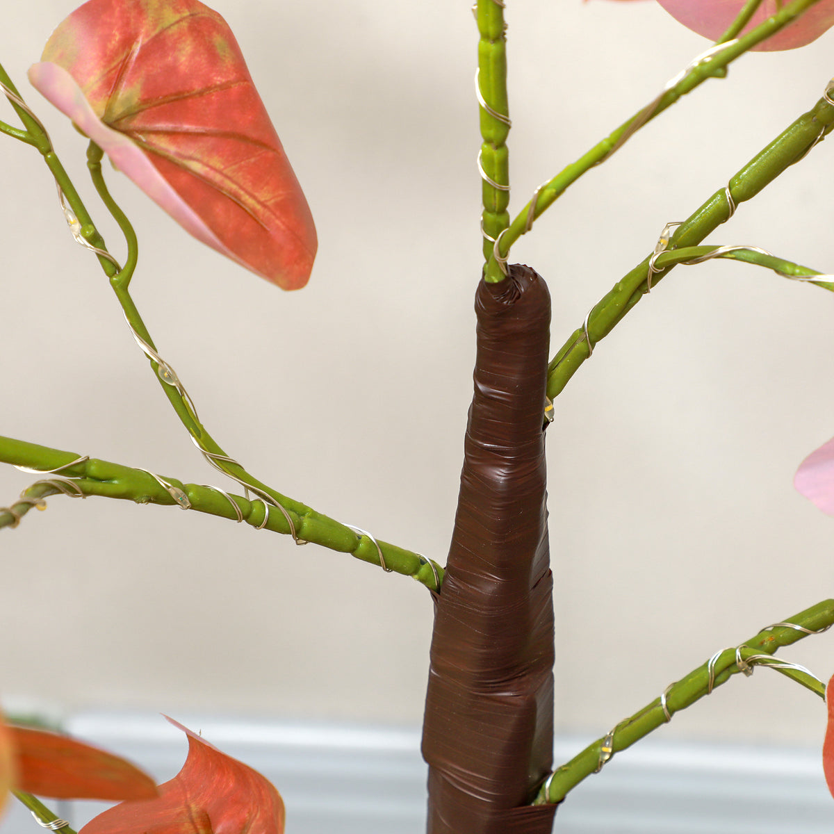 Estacas para fijar el árbol al suelo