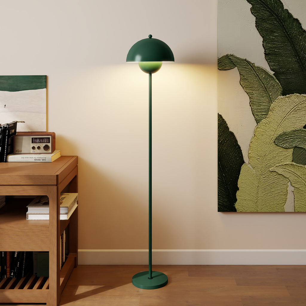 Lámpara de pie verde con pantalla de cuenco en un salón