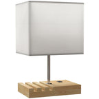 Lámpara de mesa con base de madera, pantalla blanca y puertos USB sobre fondo blanco