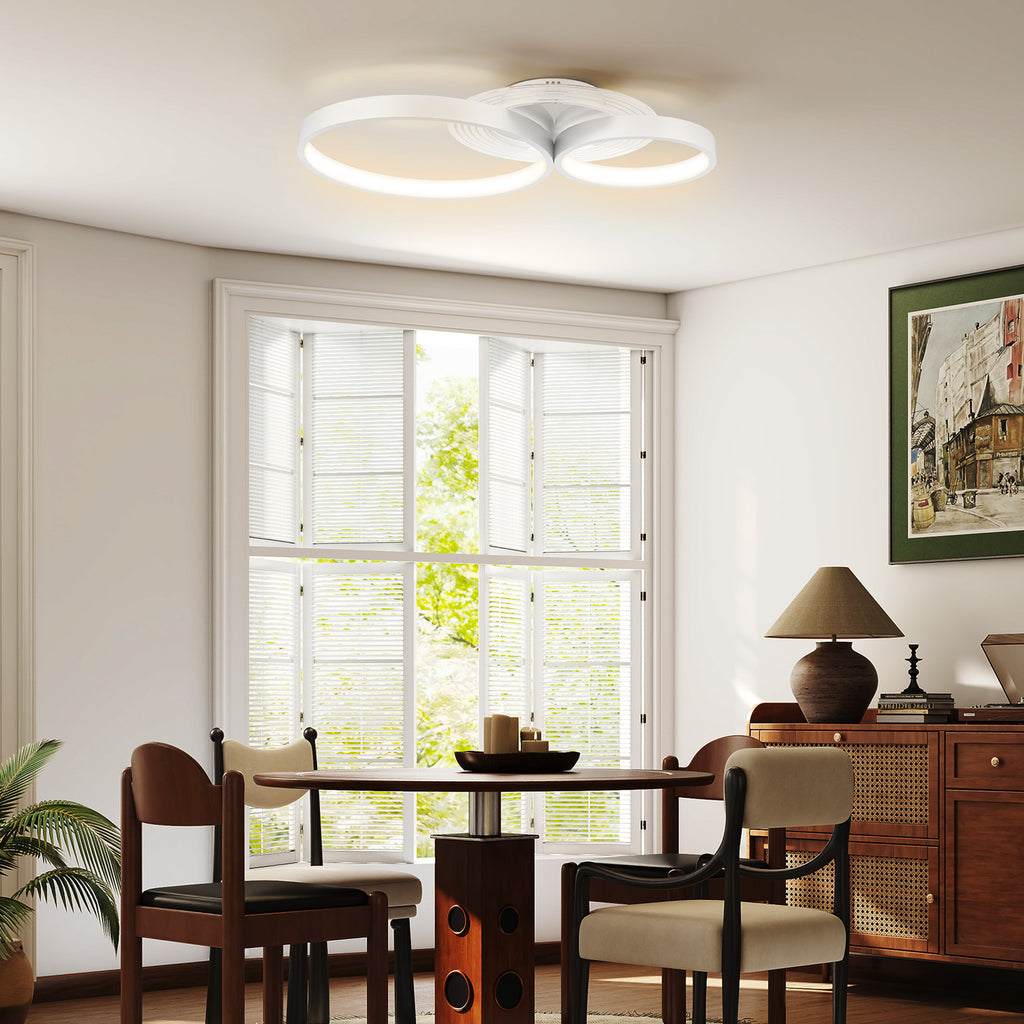Plafón LED de tres aros en una cocina