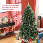 Árbol decorado en un salón de pared roja, centro de la decoración familiar