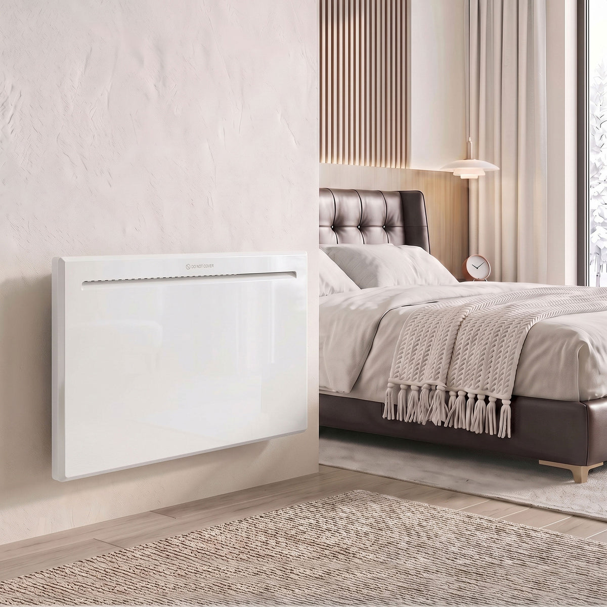 Calefactor de pared blanco de 1500 W en un salón