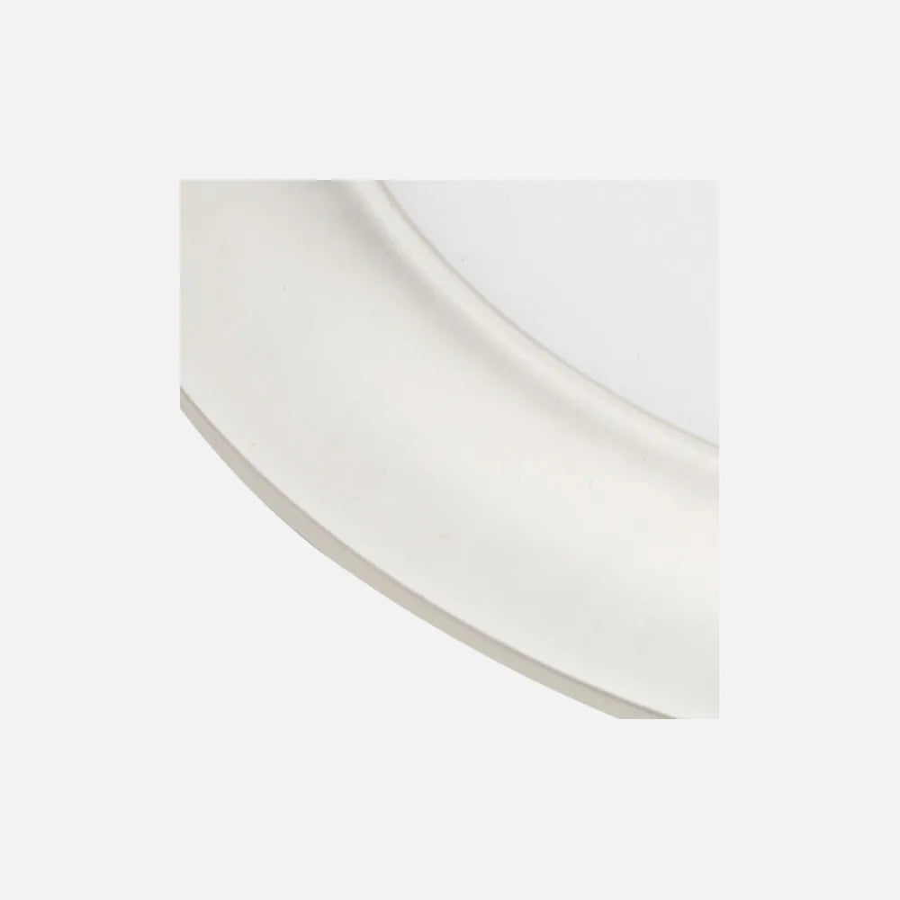 Detalle del aro perla plata del downlight empotrable de 15 W
