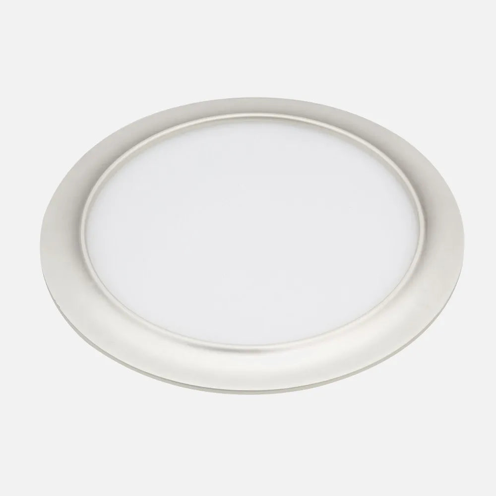 Downlight LED empotrable redondo con aro perla plata de 15 W visto de frente