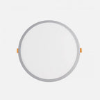 Downlight LED empotrable de 15 W visto de frente, con difusor blanco y aro de aluminio