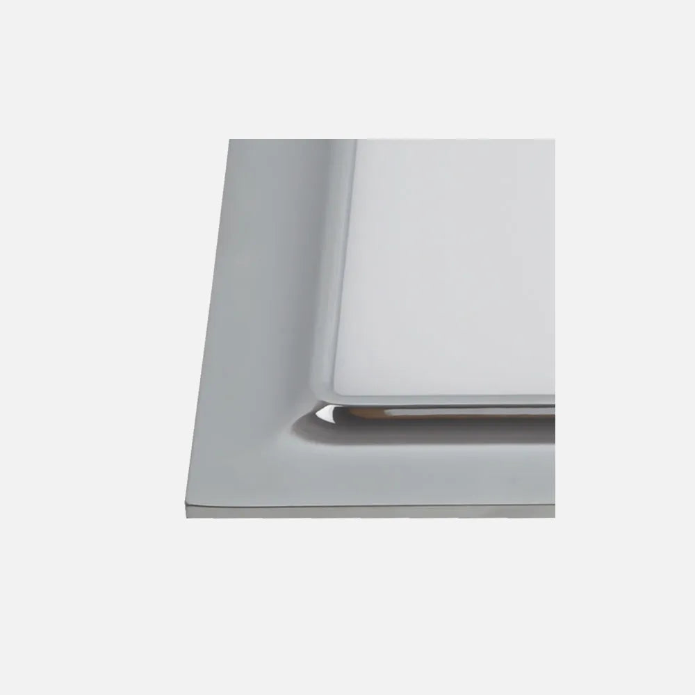 Detalle del marco cromado del downlight empotrable cuadrado de 16 W