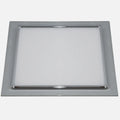 Downlight LED empotrable cuadrado con marco cromado de 16 W visto de frente