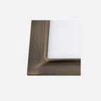 Detalle del marco color cuero del downlight empotrable cuadrado de 20 W