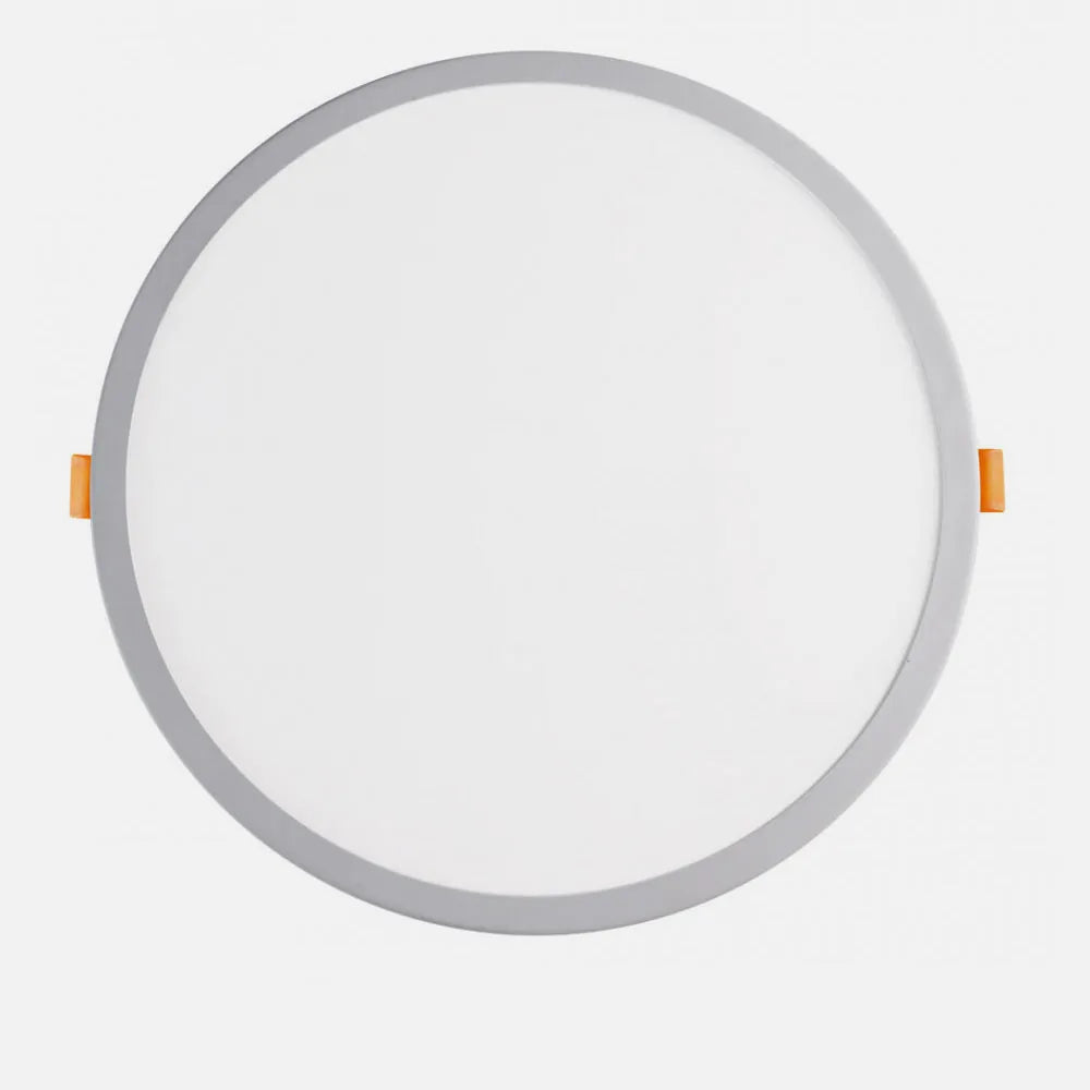 Downlight LED empotrable de 20 W visto de frente, con difusor blanco y aro de aluminio