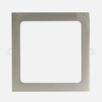 Detalle del downlight LED empotrable cuadrado de 24 W de aluminio y policarbonato