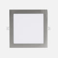 Downlight LED empotrable cuadrado níquel de 18 W visto de frente