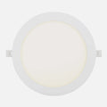 Downlight LED empotrable redondo de 24 W con acabado blanco, visto de frente