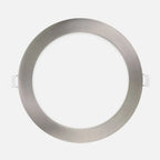 Detalle del downlight LED empotrable redondo de 24 W de aluminio y policarbonato