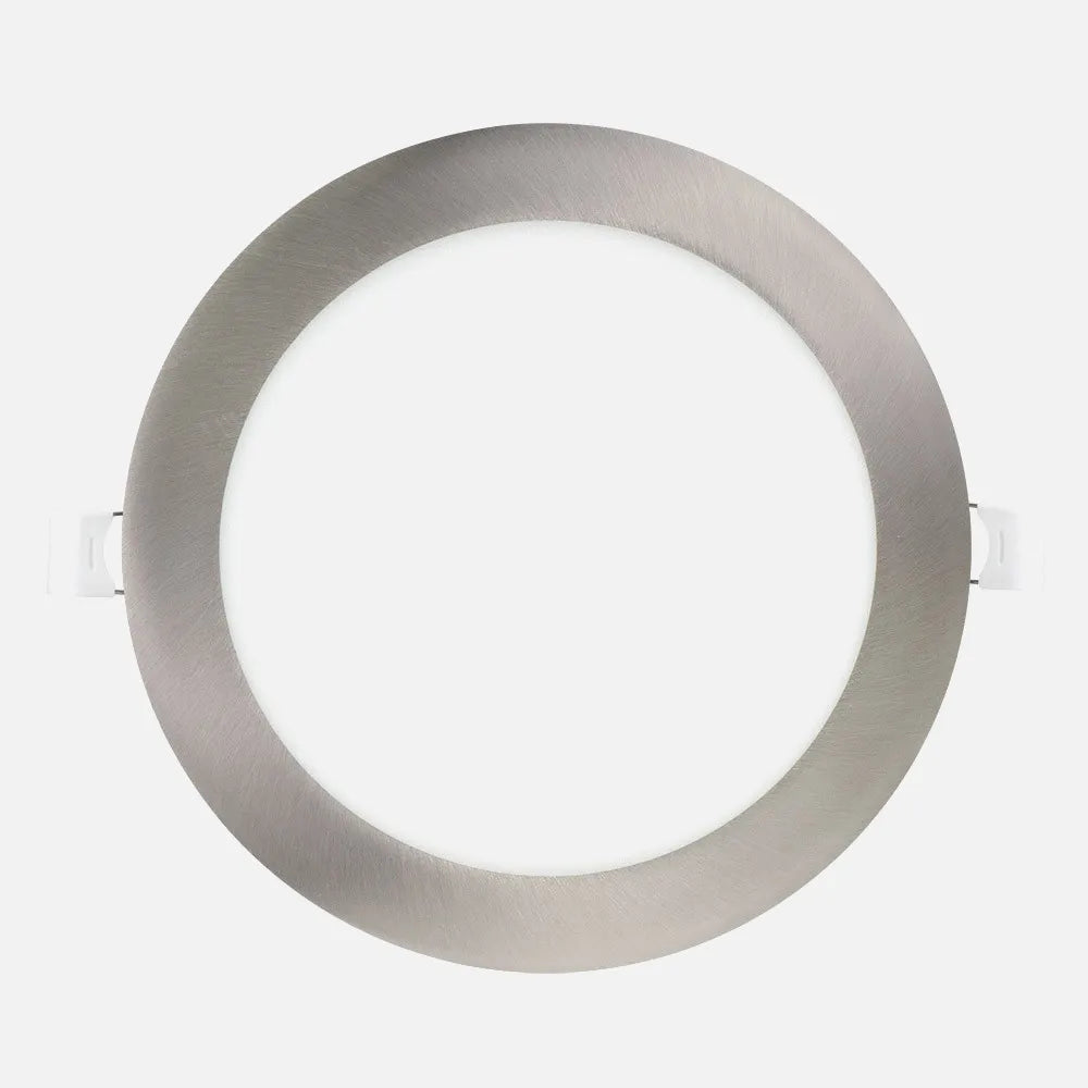 Detalle del downlight LED empotrable redondo de 24 W de aluminio y policarbonato