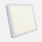 Dos vistas de un downlight LED cuadrado de superficie blanco de 12 W y 4000 K