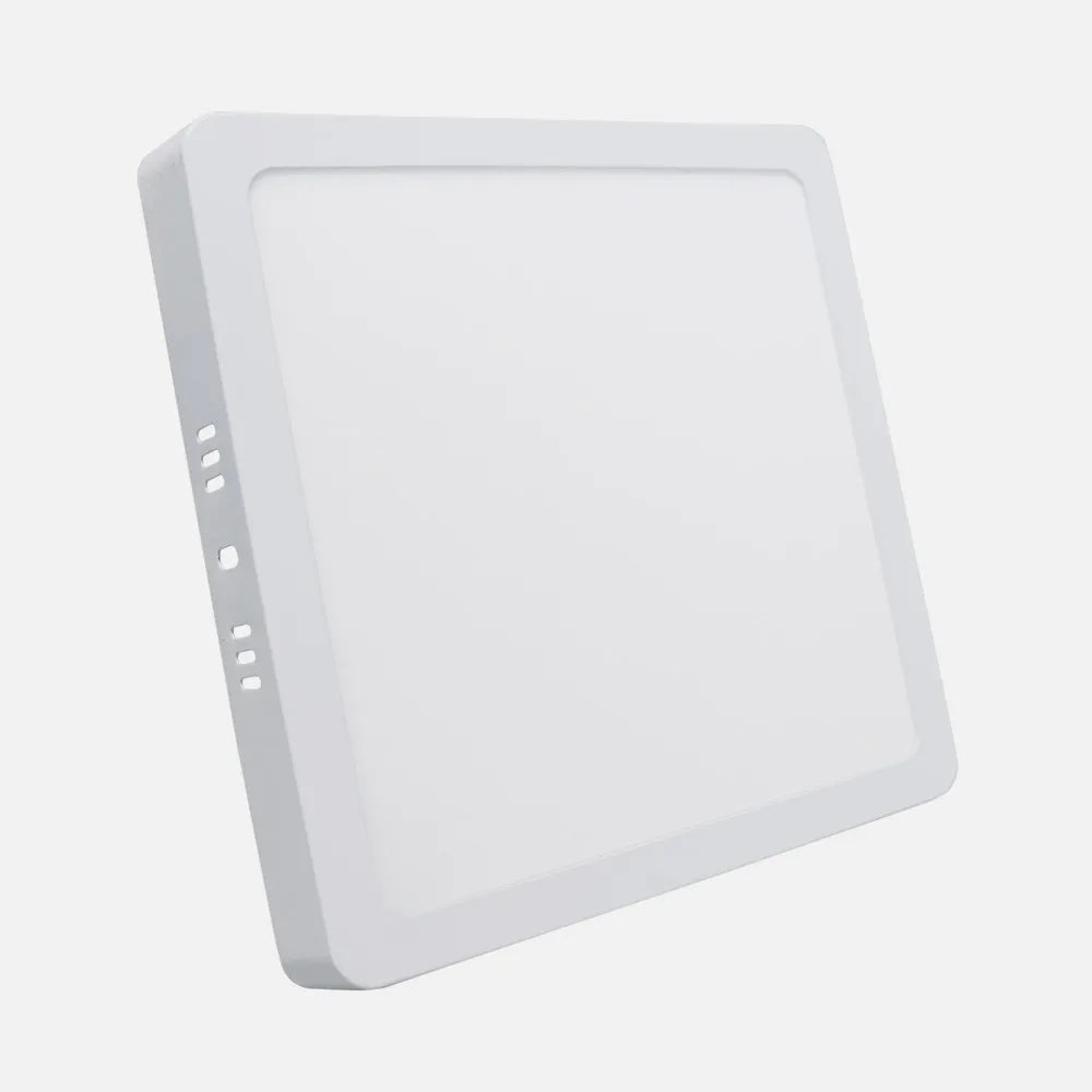 Dos vistas de un downlight LED cuadrado de superficie blanco de 24 W y 6500 K
