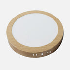 Dos vistas de un downlight LED de superficie acabado haya de 18 W con tres tonos de luz seleccionables