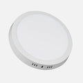 Dos vistas de un downlight LED de superficie blanco de 12 W y 6500 K