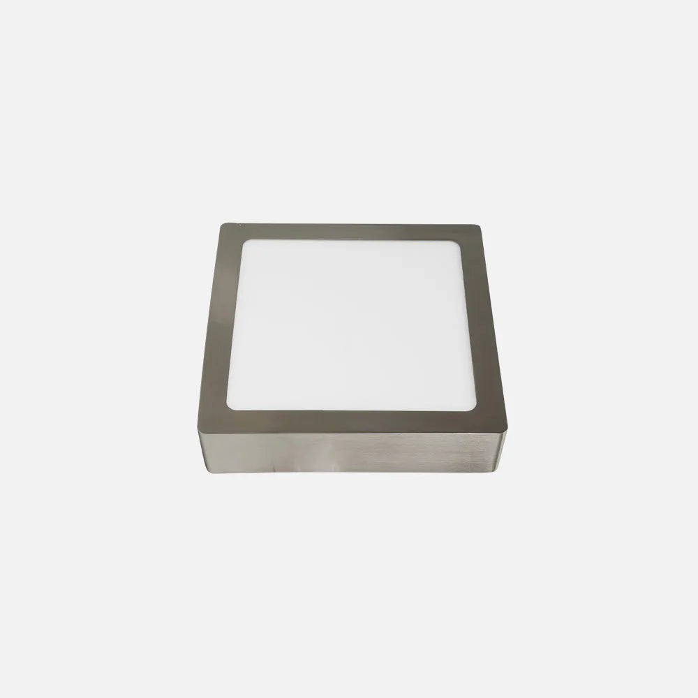 Downlight LED cuadrado de superficie acabado níquel de 12 W visto de perfil