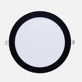 Downlight LED empotrable negro de 18 W y 6500 K visto de frente, con los muelles de sujeción