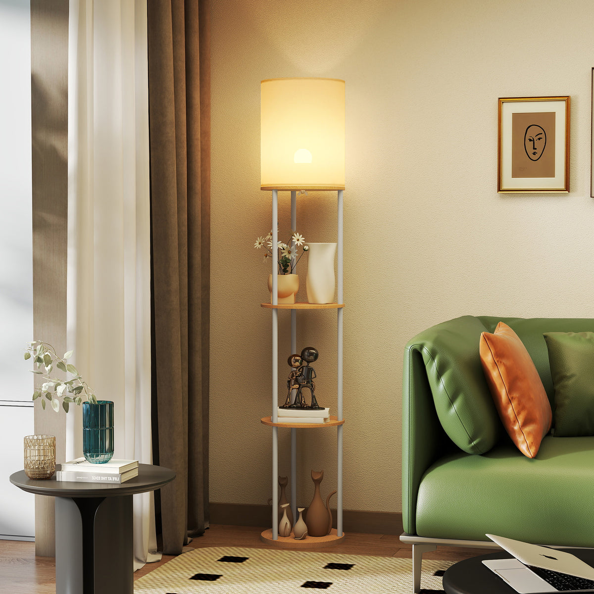 Lámpara de pie de madera natural con estantes en un rincón de lectura