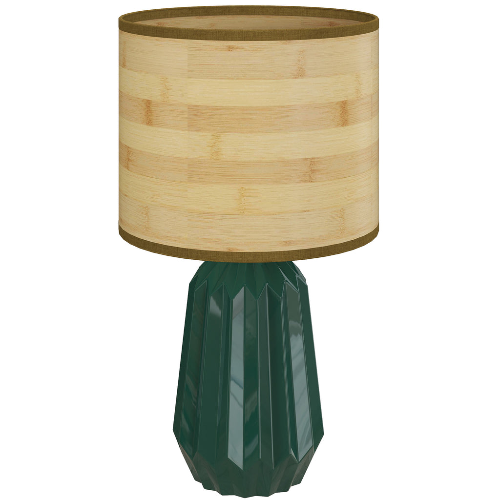 Lámpara de mesa con base de cerámica plisada verde y pantalla de lino sobre fondo blanco