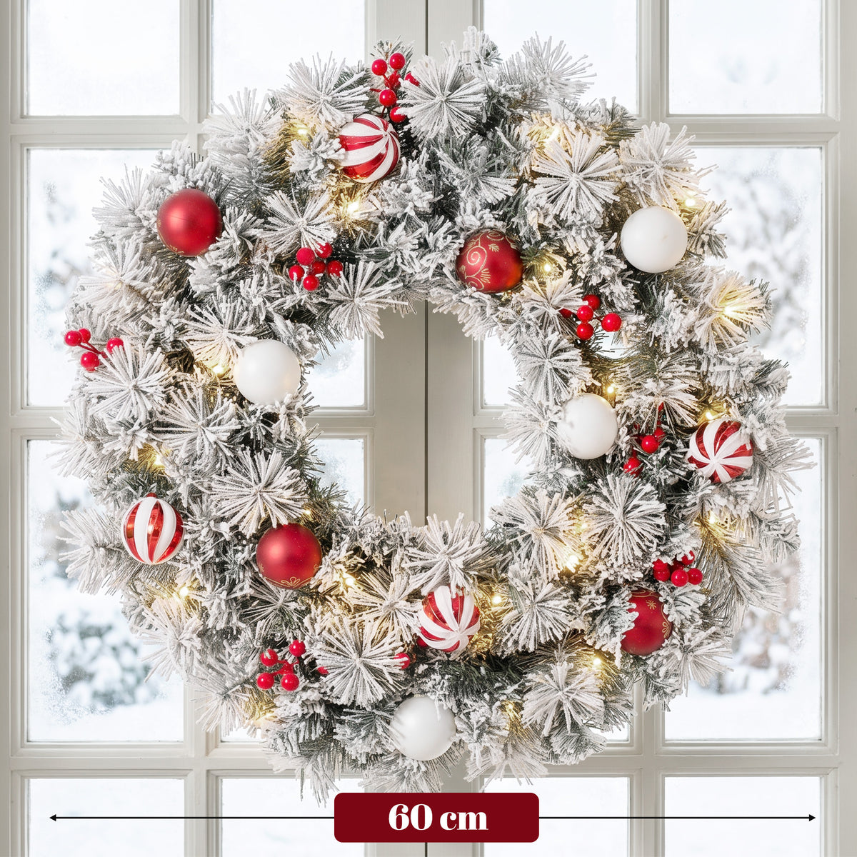 Medidas de la corona de Navidad: 60 cm de diámetro, con luces LED encendidas junto a una ventana