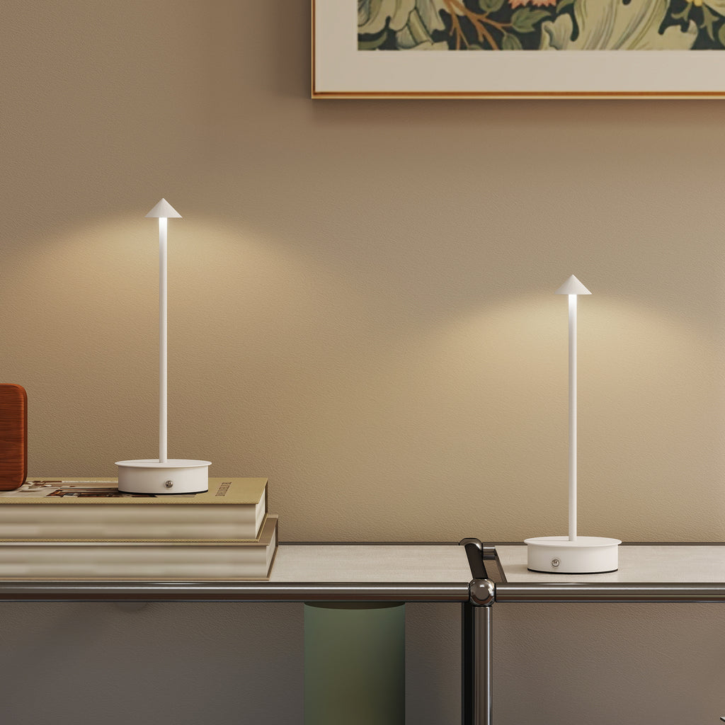 Lámpara de mesa LED inalámbrica en un dormitorio