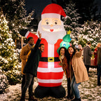 Papá Noel hinchable de 243 cm con luces LED junto a un grupo de amigos en un jardín nevado