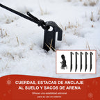 Cuerdas, estacas de anclaje al suelo y sacos de arena para fijar el muñeco de nieve hinchable