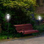 Farolas solares iluminando un camino de jardín
