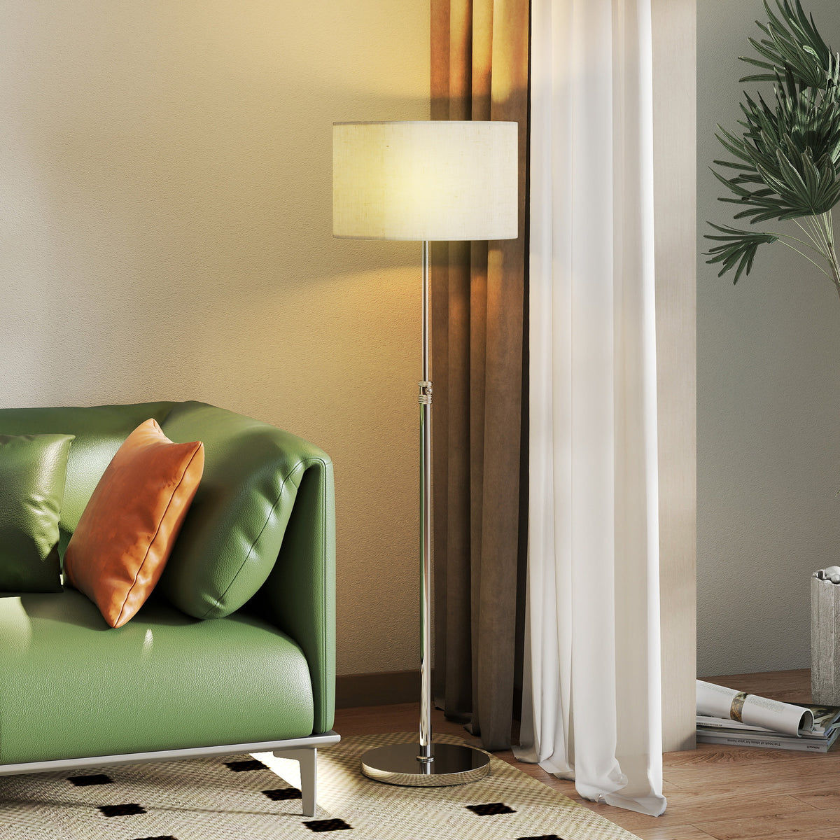 Lámpara de pie plateada encendida con luz cálida junto a un sillón verde y una cortina