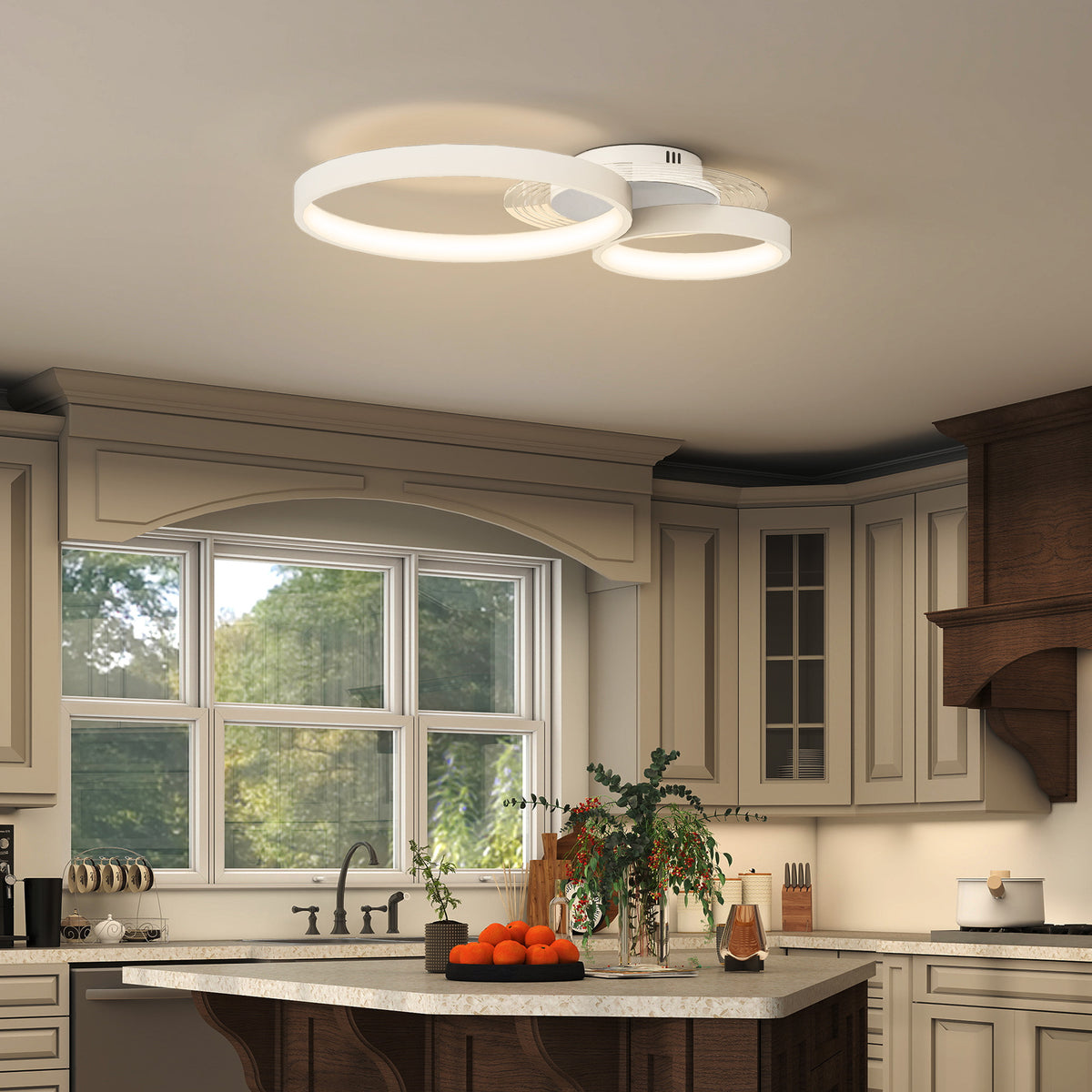 Plafón LED de tres aros en un salón