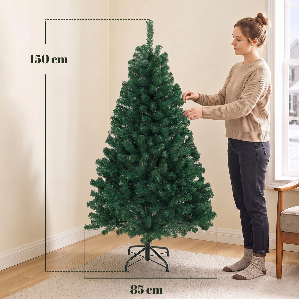 Medidas del abeto de Navidad: 150 cm de alto y 85 cm de diámetro, junto a una persona