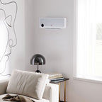 Calefactor de pared blanco en un dormitorio