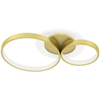 Plafón LED de techo de tres aros dorados sobre fondo blanco