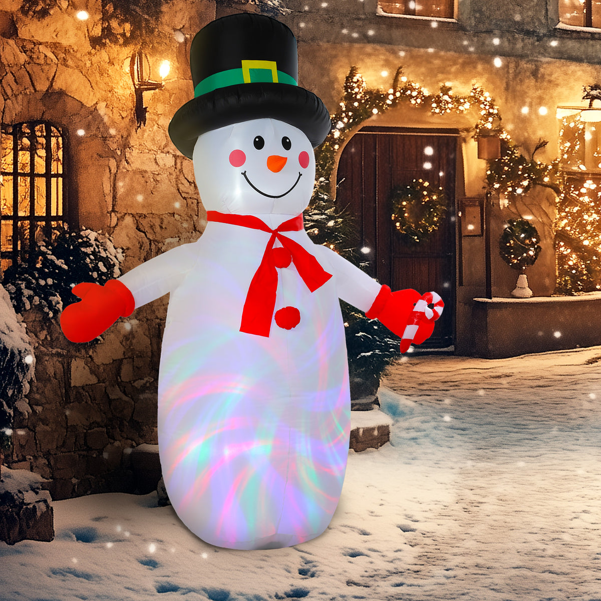Muñeco de nieve hinchable iluminado junto a la puerta de una casa decorada