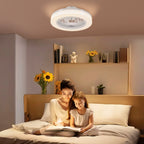 Ventilador de techo con luz en un dormitorio