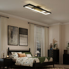 Lámpara de techo LED rectangular negra en el techo de un dormitorio clásico